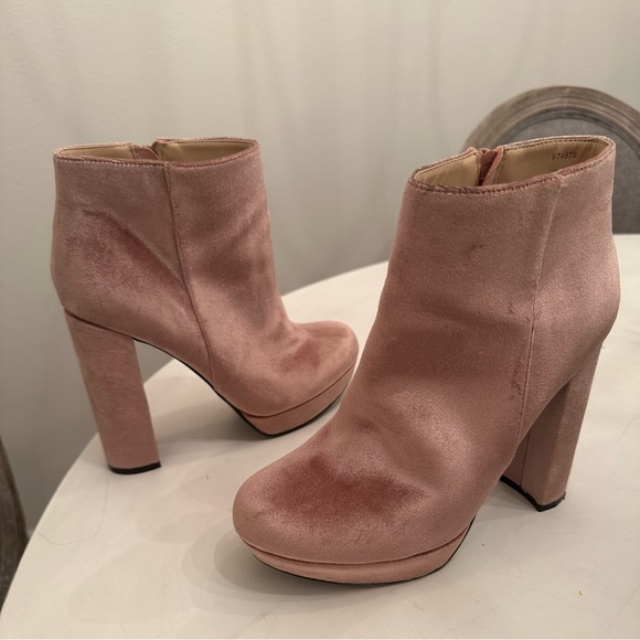 Charolette Russe Pink Velvet Heel Booties/Boots Size 8 - Picture 5 of 5